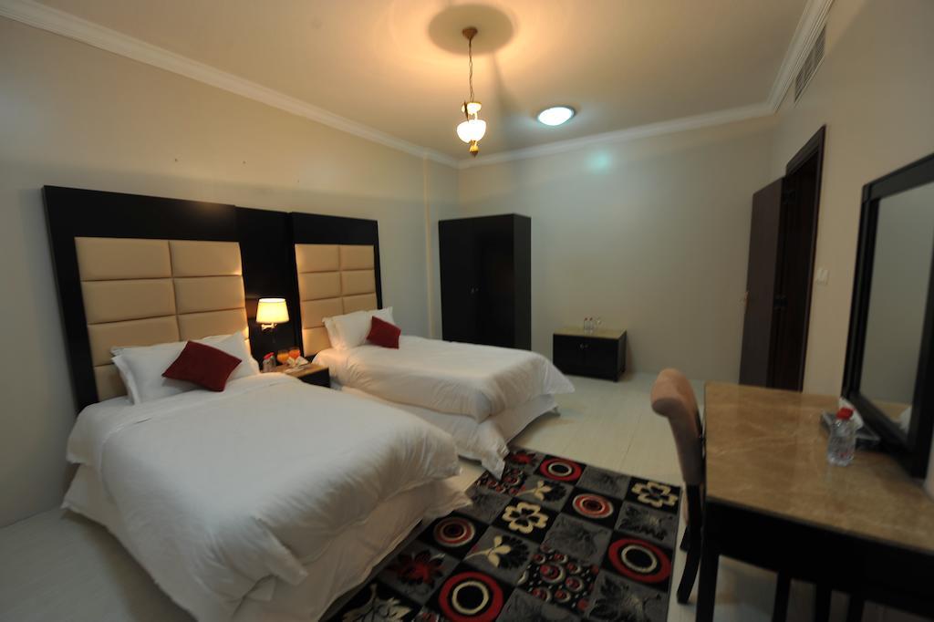 Janadriyah Suites 13 Nadinah الغرفة الصورة